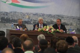 الرئيس عباس خلال استقباله مئات الطلبة الاسرائيليين في رام الله