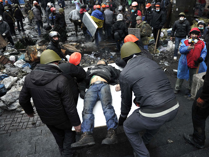 أكثر من ستين قتيلا سقطوا في كييف أمس الخميس (الفرنسية)