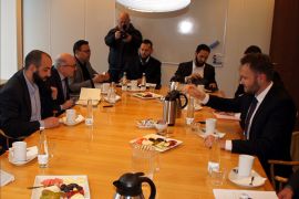 من لقاء الوزير بالوفد المسلم و الوفد اليهودي-تقرير الوزير الدنماركي يستقبل و يعتذر للمسلمين و اليهود.