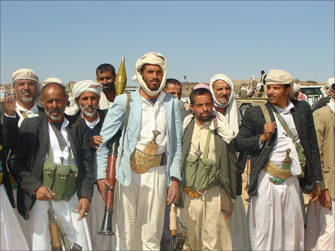 ‪مسلحو قبيلة أرحب خلال الحرب مع الحوثيين‬ (الجزيرة نت)