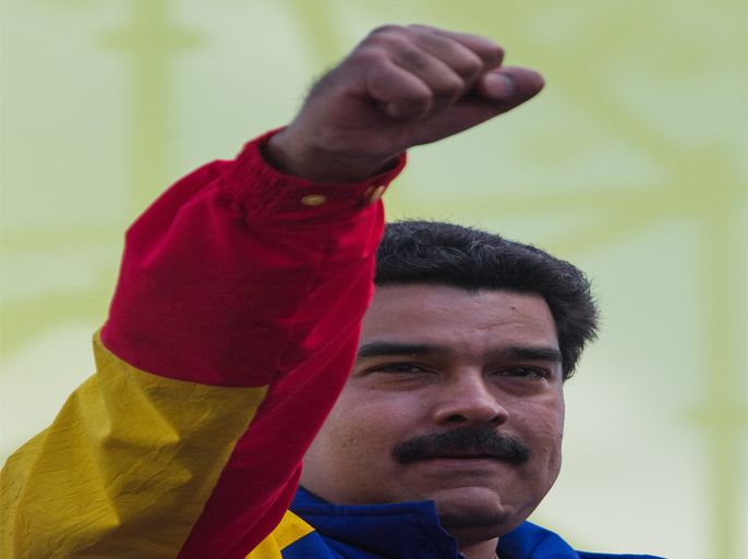 epa04038756 Venezuelan president Nicolas Maduro greets his followers during celebrations for 56th. anniversary marking the end of Marcos Perez Jimenez dictatorship in Caracas, Venezuela, 23 January 2014. President Nicolas Maduro led the celebrations in front of Fabricio Ojeda statue, who was one of the Junta Patriotica group leader that brought about an end to the dictartorship. EPA/MIGUEL GUTIERREZ