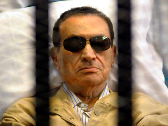 ‪‬ مبارك يحاكم بتهم التحريض على قتل متظاهرين والفساد المالي(الأوروبية-أرشيف)