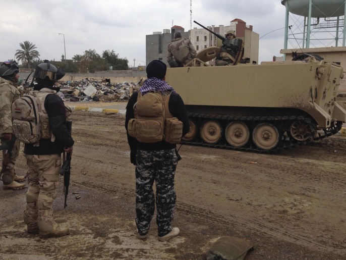 ‪الجيش العراقي يشن حملة عسكرية في محافظة الأنبار منذ شهر‬  (رويترز)