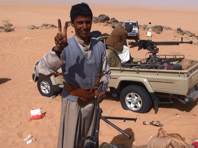 مسلحون من قبائل حاشد شنو هجوما مضادا اليوم الاثنين في مسعى لاستعادة مناطق بعمران سيطر عليهما الحوثيون (الجزيرة نت)1