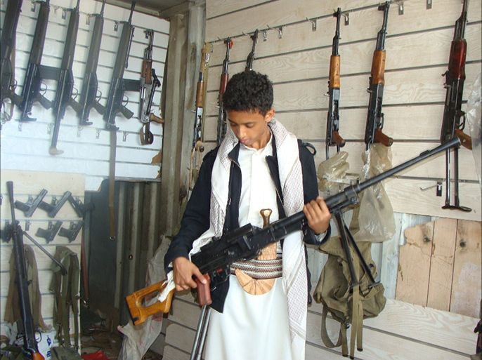 في محل لبيع السلاح بمنطقة أرحب شمال صنعاء