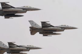 epa03935811 Pakistani F-16 fighter jets perform during military exercises in Bahawalpur, Pakistan, 04 November 2013. The Pakistani government plans to discuss a response to the US drone strike that killed Pakistani Taliban chief Hakimullah Mehsud, Prime Minister Nawaz Sharif's office said on 03 November. The death of Pakistan Taliban chief Hakimullah Mehsud in a tribal region near Afghan border threatens to derail government plans to negotiate an end to violence with the insurgents, which are expected to balk at any peace initiative and launch revenge attacks. EPA/W. KHAN