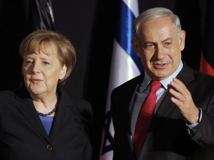 Israel's Prime Minister Benjamin Netanyahu (R) stands next to German Chancellor Angela Merkel after their joint news conference in Jerusalem February 25, 2014. Germany views Iran as a potential threat not just to Israel, but also to European countries, Merkel said on Tuesday at a joint news conference with Netanyahu. REUTERS/Ammar Awad (JERUSALEM - Tags: POLITICS)