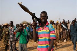 Jikany Nuer White Army fighters, a local youth militia affiliated with the rebels, walk in Upper Nile State February 12, 2014. South Sudanese rebels withdrew on Tuesday a threat to boycott peace talks with the governme