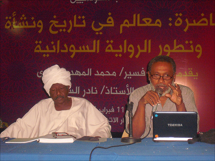 بشرى (يسار): الشعر هيمن بسبب الذهنية الصوفية لدى السودانيين (الجزيرة)