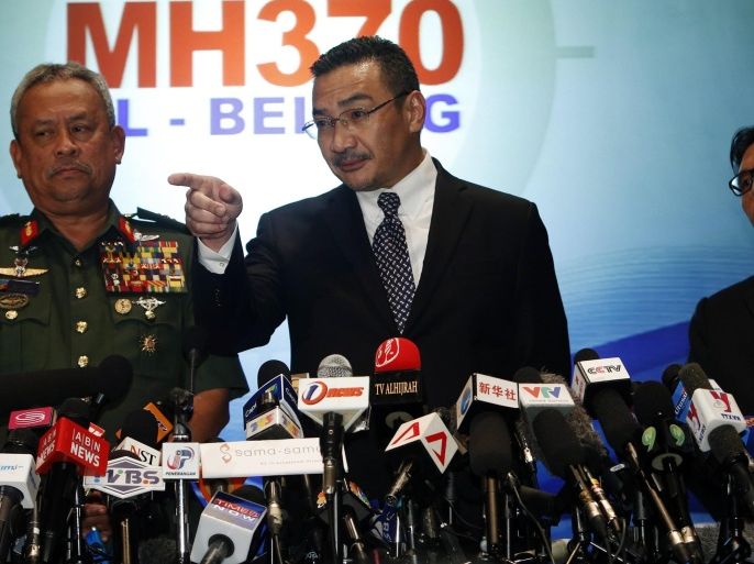 Malaysia's acting Transport Minister Hishammuddin Tun Hussein answers questions between Chief of Armed Forces General Zulkifeli Mohd Zin (L) and Department of Civil Aviation's Director General Azharuddin Abdul Rahmanthe (R) on the missing Malaysia Airlines MH370 plane during a news conference at Kuala Lumpur International Airport March 12, 2014. The search for the missing Malaysia Airlines Boeing 777 jetliner expanded on Wednesday to cover a swathe of Southeast Asia, from the South China Sea to India's territorial waters, with authorities no closer to explaining what happened to the plane or the 239 people on board. REUTERS/Edgar Su (MALAYSIA - Tags: DISASTER TRANSPORT POLITICS MILITARY)