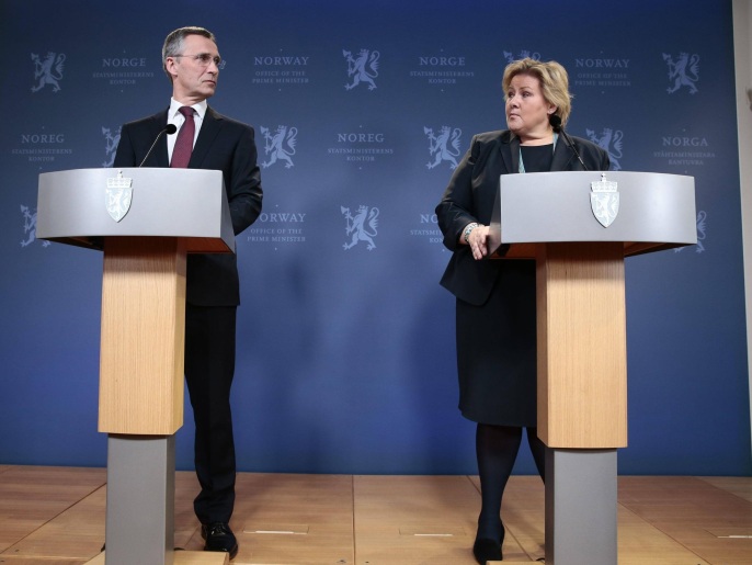 ‪ستولتنبرغ ورئيسة الوزراء النرويجية‬ ستولتنبرغ ورئيسة الوزراء النرويجيةإيرنا سولبيرغ أثناء مؤتمر صحفي (رويترز)