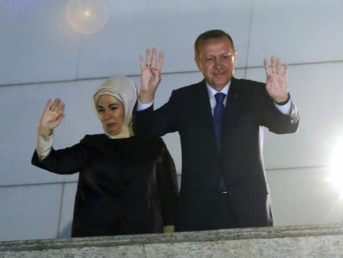 أردوغان توعد خصومه الذين اتهموه بالفساد (أسوشيتد برس)
