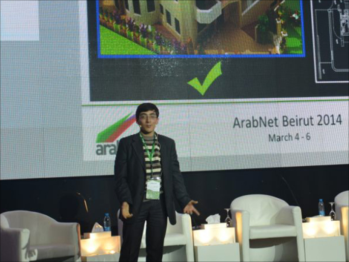 ‪أبو رجا عرض مشروعا لتأمين تصميمات المنازل والخرائط عبر الإنترنت‬ (الجزيرة)