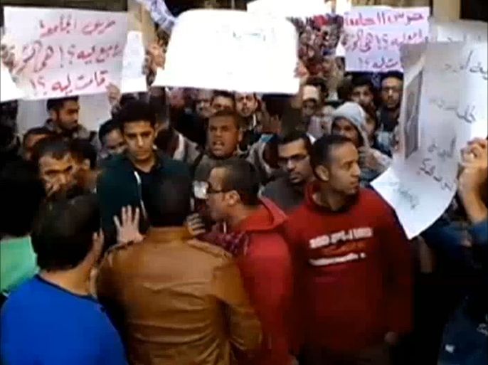 مسيرة في جامعة الإسكندرية تندد باعتقال طلاب في الجامعات وتطالب بإطلاق سراحهم فوراً