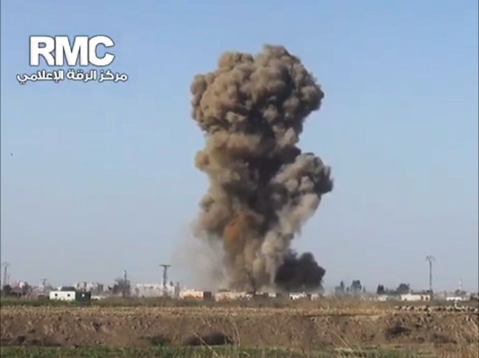 لحظة سقوط صاروخ على حي حويجة بدير الزور