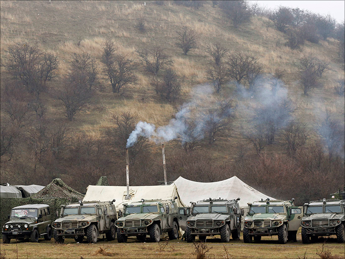روسيا حشدت قوات وآليات عسكرية على الحدود مع أوكرانيا (رويترز-أرشيف)