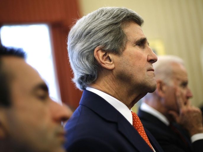 U.S. Secretary of State John Kerry (C) listens to remarks by Israel's Prime Minister Benjamin Netanyahu and U.S. President Barack Obama before their meeting in the Oval Office of the White House in Washington March 3, 2014. REUTERS/Jonathan Ernst (UNITED STATES - Tags: POLITICS)