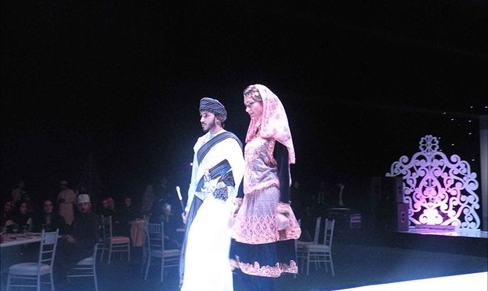 عرض ثنائي عماني للازياء