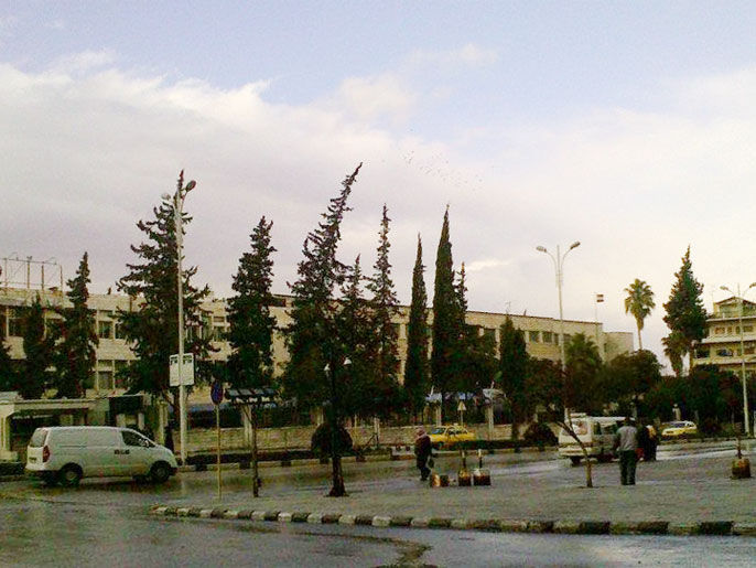 شارع الحاضر في مدينة حماة عند حلولالمساء (الجزيرة)