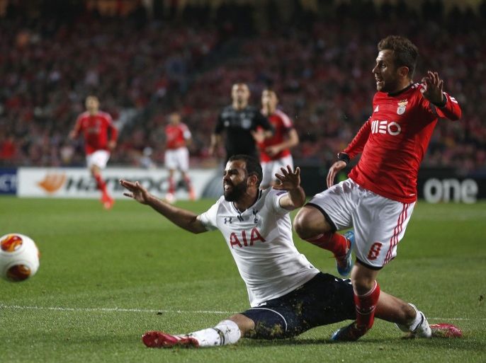 Tottenham Hotspur's Sandro (L) is tackled by Benfica's Miralem Sulejmani during their Europa League round of 16 second leg soccer match at Luz stadium in Lisbon March 20, 2014. REUTERS/Rafael Marchante (PORTUGAL - Tags: SPORT SOCCER)