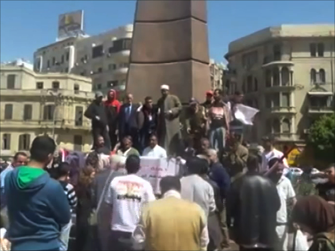 ‪مؤيدو السيسي نظموا مسيرة داعمة بميدان عبد المنعم رياض بالقاهرة‬ (الجزيرة)