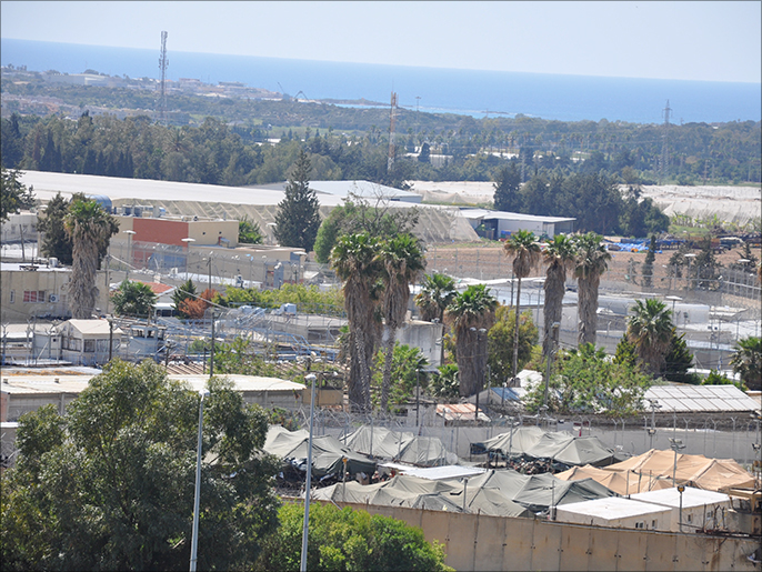سجن عتليت العسكري جنوب حيفا الذي انطلقت بالقرب منه الحملة (الجزيرة نت)