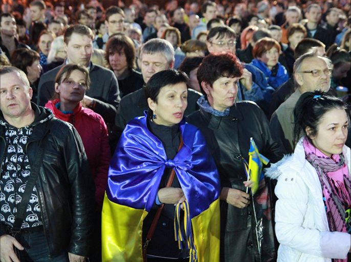 جانب من مظاهرات أنصار السلطات والتقارب مع أوروبا في شرق أوكرانيا (4)