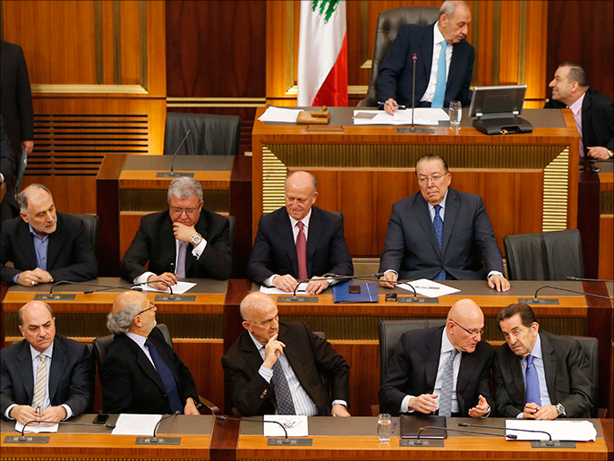 ‪الوزراء يستمعون لمداخلة النواب حول البيان الوزاري في مجلس النواب‬ (الجزيرة)