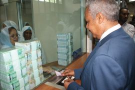 وزير المالية السوداني بدر الدين محمود-حول وقف التعاملات مع البنوك السودانية