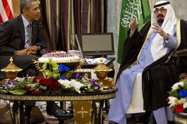 US President Barack Obama (L) meets with Saudi King Abdullah (R) at Rawdat Khurayim, the monarch's desert camp 60 miles (35 miles) northeast of Riyadh, on March 28, 2014. Obama arrived in Riyadh for talks with Saudi King Abdullah as mistrust fuelled by differences over Iran and Syria overshadows a decades-long alliance between their countries. AFP PHOTO / SAUL LOEB