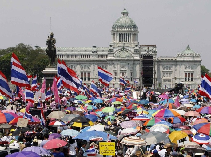 Anti-government protesters rally at the Royal Plaza near the Government House in Bangkok March 29, 2014. Tens of thousands of anti-government protesters rallied across Bangkok on Saturday in their latest bid to topple Thai Prime Minister Yingluck Shinawatra, a day before a crucial vote to elect a new Senate. REUTERS/Chaiwat Subprasom (THAILAND - Tags: POLITICS CIVIL UNREST)