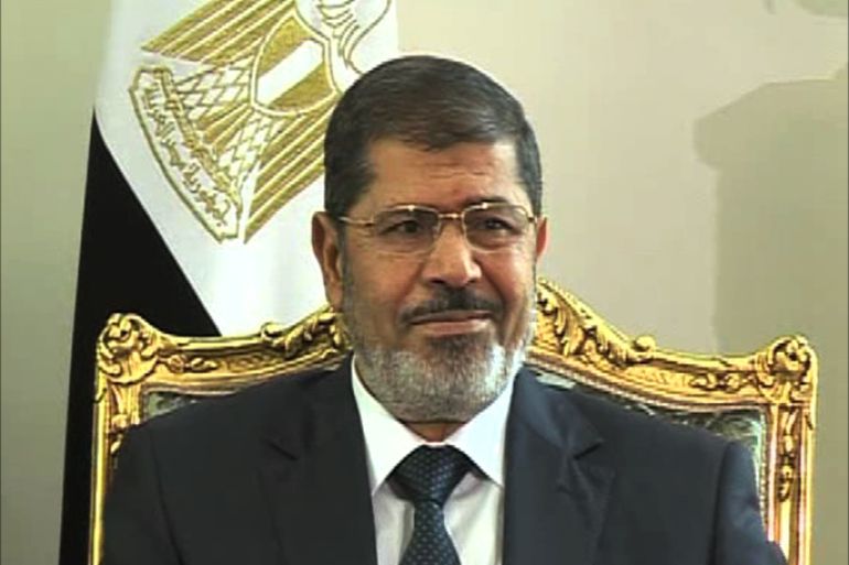 مرسي-تقرير قانونية لجوء أسرة مرسي للأمم المتحدة لزيارته