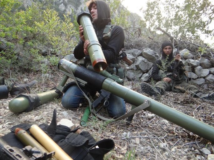 A rebel fighter checks a launcher near the village of Kasab and the border crossing with Turkey, in the northwestern province of Latakia, on March 24, 2014. Syrian rebels seized the village of Kasab and the border crossing with Turkey on March 24, an NGO said, as the regime launched fresh air strikes in a bid to halt the opposition advance. The crossing was the last functioning border post with Turkey to slip from regime control. AFP PHOTO/AMR RADWAN AL-HOMSI