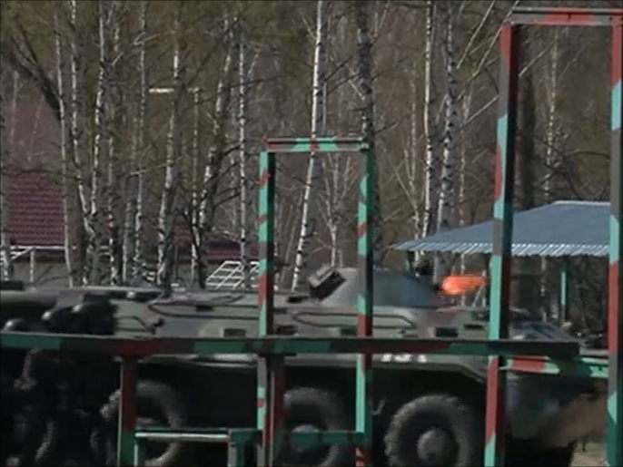 السلطات الأوكرانية لم تحرك قواتها لاستعادة المناطق التي سيطر عليها المسلحون (الجزيرة)