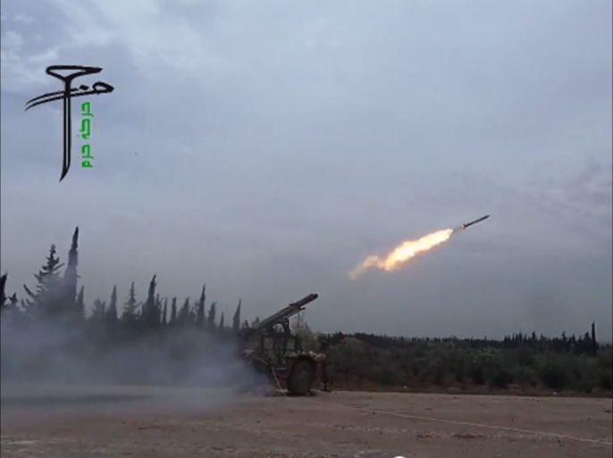 استهداف بصواريخ غراد تجمعات للنظام بقرية الفوعة بريف إدلب( مصدر الصورة نشطاء)