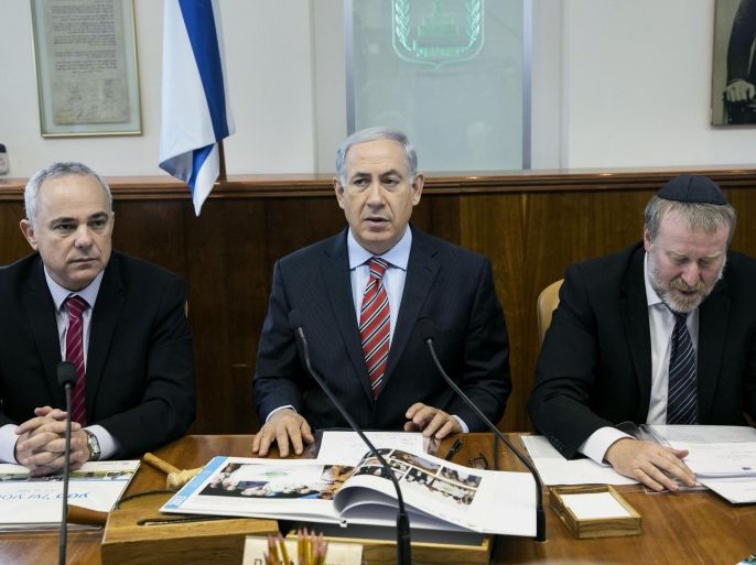 Israel's Prime Minister Benjamin Netanyahu, center, attends the weekly cabinet meeting at his office in Jerusalem, Sunday, March 30, 2014. (AP Photo/Baz Ratner, Pool)