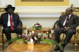 President of South Sudan, Salva Kiir (L) meets with his Sudanese counterpart Omar al-Bashir in Khartoum on April 5, 2014. Kiir arrived in Khartoum for an official visit to discuss the situation in the war-torn South, whose oil flows are economically vital to both nations. AFP PHOTO / ASHRAF SHAZLY
