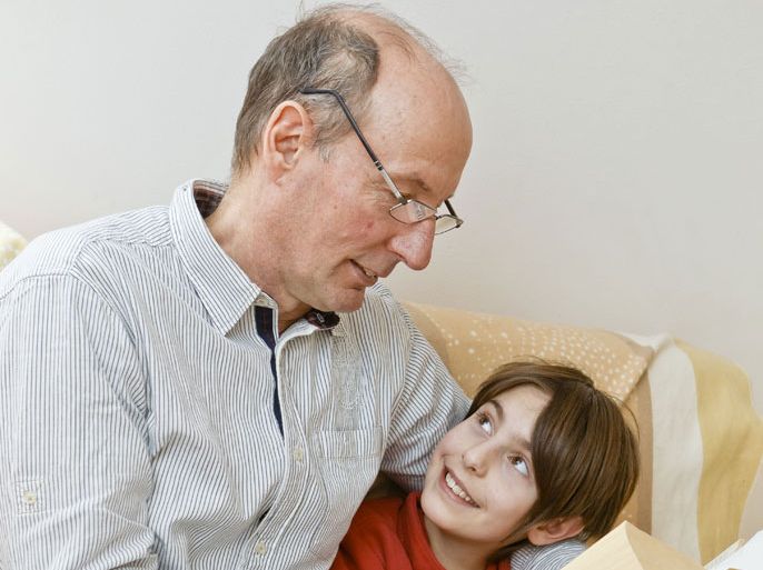 أطفال الآباء المتقدمين في العمر أكثر عرضة للإصابة بالتوحد وقصور الانتباه وفرط الحركة