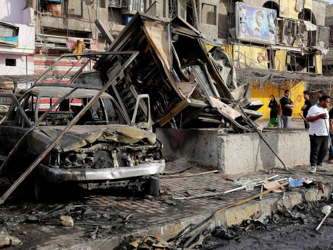 مشاهد دمار خلفها انفجار سيارة ملغمة بالعاصمة بغداد الخميس (أسوشيتد برس)