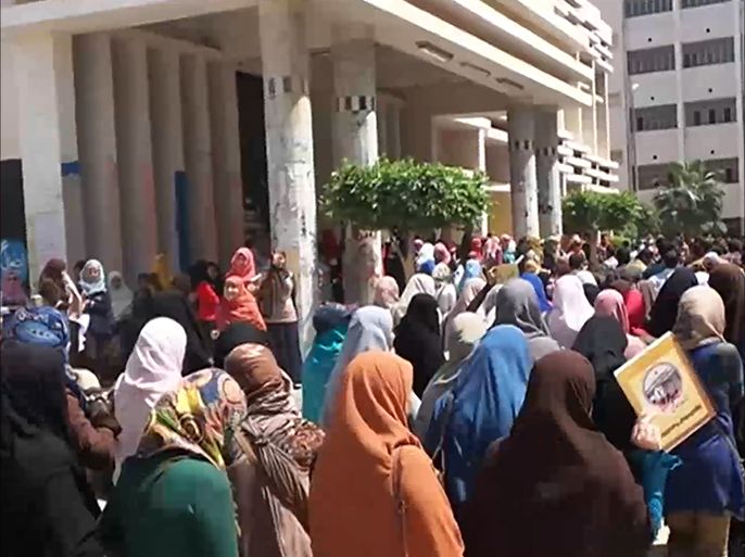 مظاهرات طلابية تندد بمقتل طالبين بجامعة الأزهر