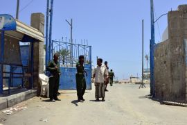 Yemeni soldiers stand guard outside the headquarters of the security unit in the southern city of Mukalla in Hadramout province, Yemen, 28 April 2014. Reports state Yemens security forces have tightened security measures in Hadramout province to prevent the infiltration of al-Qaeda militants into the province from the neighboring provinces of Abyan and Shabwa, which witnessed a week ago government raids and US drone attacks against al-Qaeda targets.