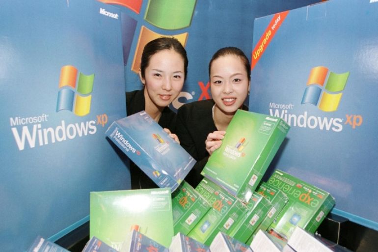 396472 03: Models pose with new Microsoft Windows XP Professional and Home version displays October 26, 2001 in Seoul, South Korea.