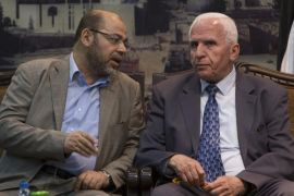 Hamas deputy leader Musa Abu Marzuk (L) speaks with the head of the delegation of the Palestine Liberation Organisation (PLO) Azzam al-Ahmad, a senior figure in the mainstream Fatah party of president Mahmud Abbas, during a meeting in Gaza City on April 22, 2014. The Palestinians have relaunched efforts to reconcile their rival leaderships in the West Bank and Gaza Strip as US-brokered peace talks with Israel teeter on the edge of collapse. AFP PHOTO /MAHMUD HAMS