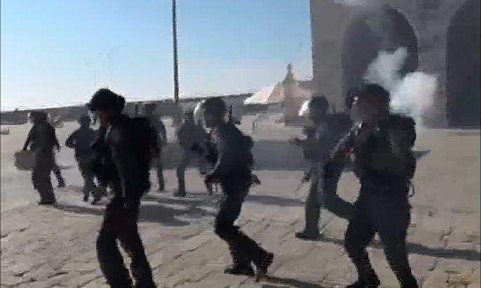 قوات إسرائيلية تقتحم باحات المسجد الأقصى