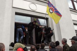 Seperatists enter the Regional Administration building in Lugansk, Ukraine, 29 April 2014. Pro-Russian protestors continued occupying government, police and other administrative buildings in eastern Ukrainian cities, in defiance of an ultimatum by the Ukrainian government to lay down their weapons.