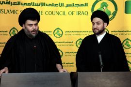 epa03524157 Moqtada al-Sadr, the leader of Iraq's Sadrist movement (L) and leader of the Supreme Islamic Iraqi Council Ammar al-Hakim (R) are seen during a press conference following their meeting in Baghdad, Iraq, 04 January 2013. The two leaders discussed the political situation in the country and the current crisis as well as the regional situation. Sunni Muslims have staged wide spread protests demanding the release of Sunni detainees in government prisons and called for major reforms against corruption in the government. EPA/STR