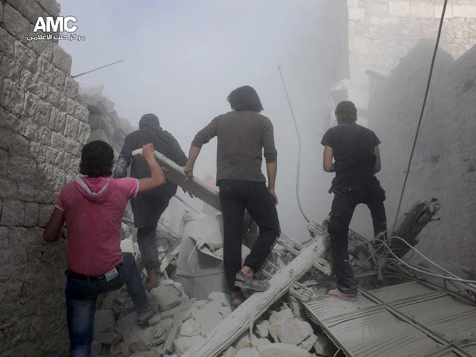 النظام واصل قصفه لمدن سورية بالبراميل المتفجرة مخلفا دمارا هائلا(أسوشيتد برس)