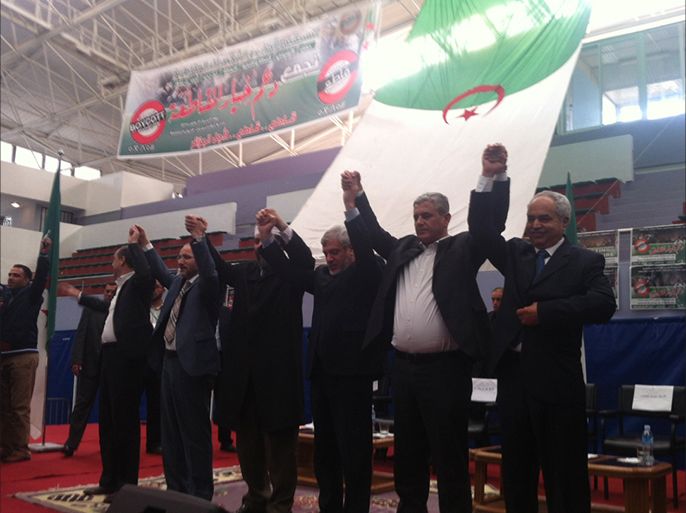 صورة الأحزاب المقاطعة تجمع شعبي بقاعة حرشة حسان وسط العاصمة الجزائر
