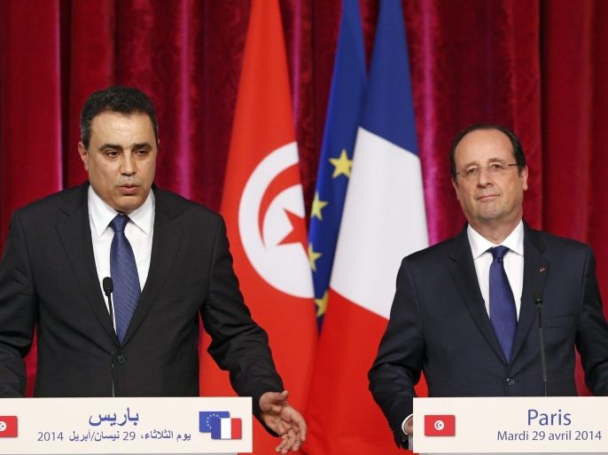 French President Francois Hollande (R) and Tunisian Prime Minister Mehdi Jomaa (L) hold a news conference at the Elysee Palace, in Paris, France, 29 April 2014.