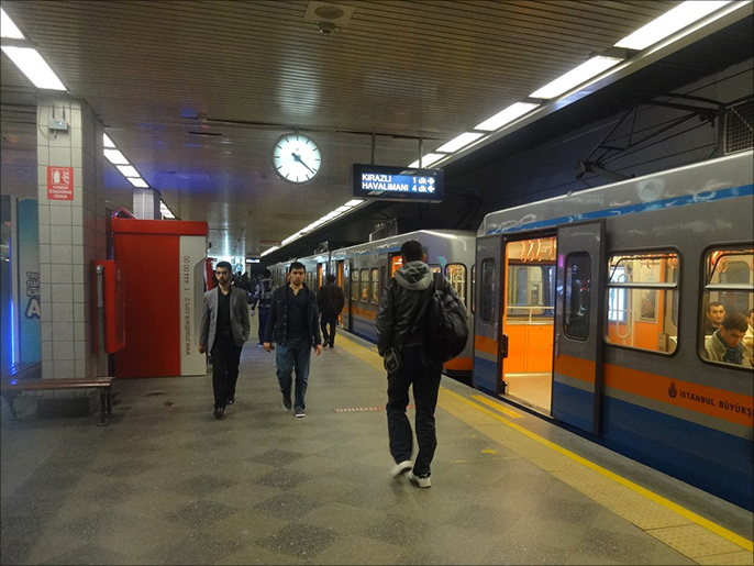المترو حل الكثير من مشاكل المواصلات في إسطنبول (الجزيرة نت)